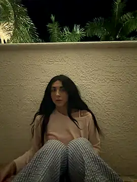 Snapshot of sometimesmiachristina chatting on 12/15/25, 05:23 sometimesmiachristina online show from 12/15/25, 05:23