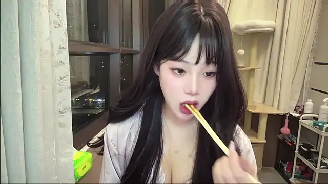 Snapshot of Sep-oo chatting on 04/25/26, 12:19 Sep-oo online show from 04/25/26, 12:19