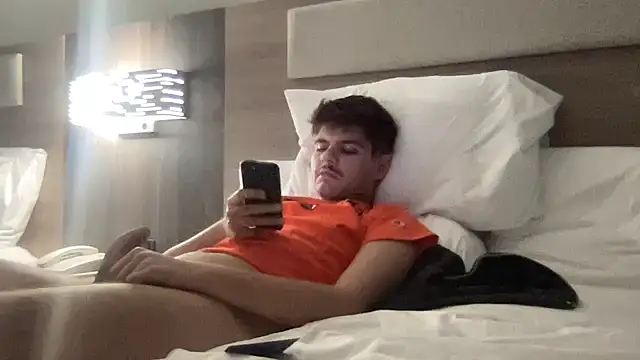 iceicebaby06 online show from 11/18/25, 02:17