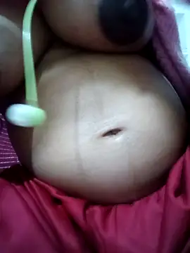 Snapshot of Anushasharma89 chatting on 11/24/25, 01:44 Anushasharma89 online show from 11/24/25, 01:44