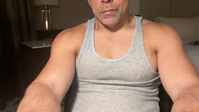 Snapshot of johncahn1986 chatting on 12/02/25, 04:07 johncahn1986 online show from 12/02/25, 04:07