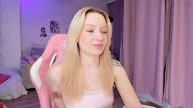 Snapshot of Tiffany_Paw chatting on 12/15/25, 03:00 Tiffany Paw online show from 12/15/25, 03:00