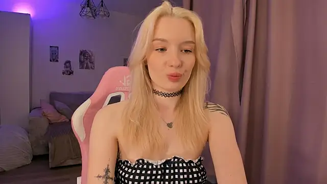 Snapshot of Tiffany_Paw chatting on 05/22/26, 03:24 Tiffany Paw online show from 05/22/26, 03:24