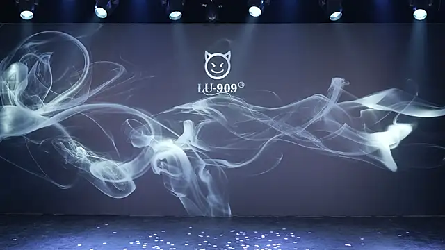 Snapshot of LU-909 chatting on 11/22/25, 08:02 LU-909 online show from 11/22/25, 08:02