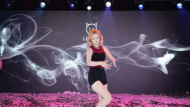 Snapshot of LU-909 chatting on 12/03/25, 08:12 LU-909 online show from 12/03/25, 08:12