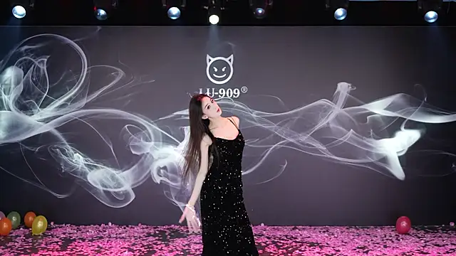 Snapshot of LU-909 chatting on 12/04/25, 08:12 LU-909 online show from 12/04/25, 08:12