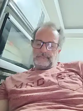 Snapshot of nard53 chatting on 05/18/26, 09:04 nard53 online show from 05/18/26, 09:04