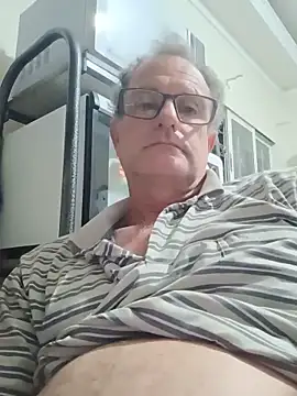 Snapshot of nard53 chatting on 05/19/26, 09:04 nard53 online show from 05/19/26, 09:04