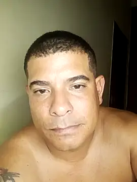 Snapshot of josepis2 chatting on 11/17/25, 05:13 josepis2 online show from 11/17/25, 05:13