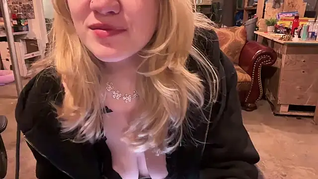 Snapshot of chaton_blanche chatting on 03/02/26, 12:02 chaton blanche online show from 03/02/26, 12:02