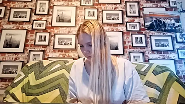 EvieBaggette online show from 11/24/25, 08:25