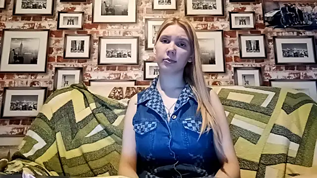 EvieBaggette online show from 11/25/25, 06:13