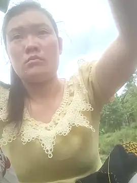 Snapshot of meomeo-00 chatting on 11/24/25, 03:06 meomeo-00 online show from 11/24/25, 03:06