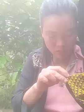 Snapshot of meomeo-00 chatting on 12/04/25, 03:27 meomeo-00 online show from 12/04/25, 03:27