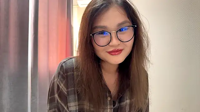 Snapshot of HoneyKitsu chatting on 11/21/25, 08:35 HoneyKitsu online show from 11/21/25, 08:35