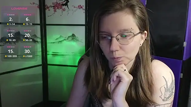 Snapshot of scarlettsrose chatting on 06/08/26, 01:11 scarlettsrose online show from 06/08/26, 01:11