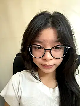 Snapshot of mau155_ chatting on 11/17/25, 01:17 mau155 online show from 11/17/25, 01:17