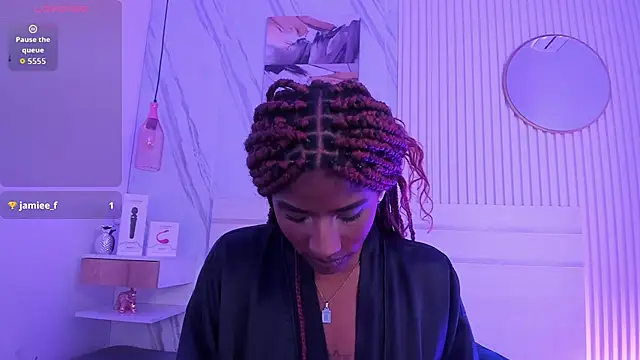 Snapshot of Afro_Luna chatting on 12/18/25, 11:27 Afro Luna online show from 12/18/25, 11:27