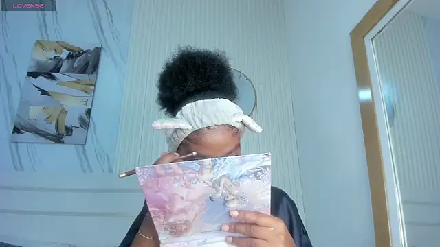 Snapshot of Afro_Luna chatting on 03/14/26, 10:42 Afro Luna online show from 03/14/26, 10:42