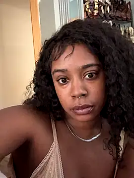 Snapshot of mochabayyxx chatting on 11/17/25, 05:08 mochabayyxx online show from 11/17/25, 05:08