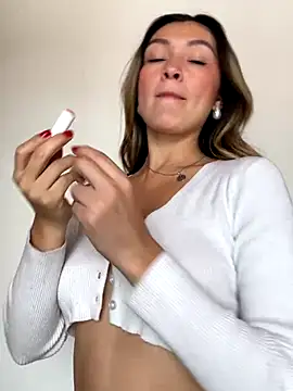 Snapshot of GeorginaBlack chatting on 12/14/25, 04:34 GeorginaBlack online show from 12/14/25, 04:34