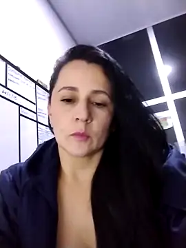 Snapshot of Sex_Annie chatting on 11/21/25, 04:11 Sex Annie online show from 11/21/25, 04:11