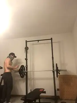 Snapshot of biscottosexy69 chatting on 11/28/25, 07:16 biscottosexy69 online show from 11/28/25, 07:16