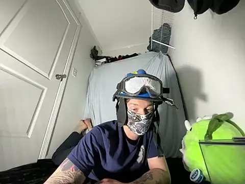 Snapshot of Jaxrouge chatting on 11/18/25, 06:18 Jaxrouge online show from 11/18/25, 06:18