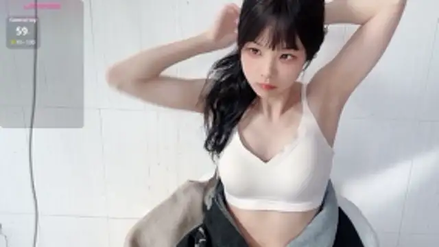 Snapshot of bunny-- chatting on 12/01/25, 06:29 bunny-- online show from 12/01/25, 06:29