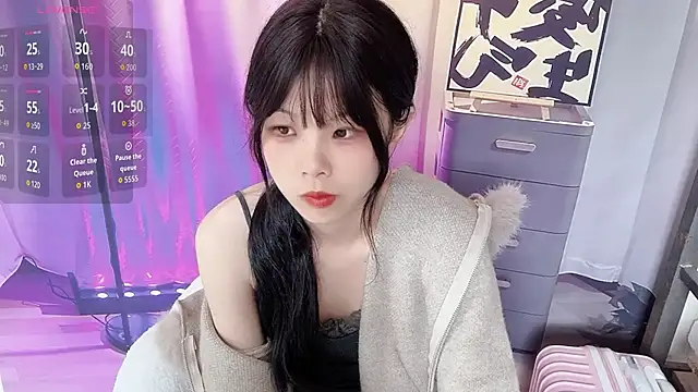 Snapshot of bunny-- chatting on 12/03/25, 05:04 bunny-- online show from 12/03/25, 05:04