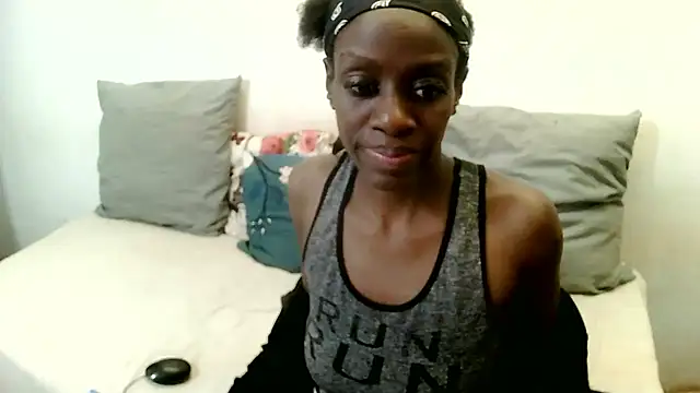 BrunetteNaomi8 online show from 05/18/26, 03:07