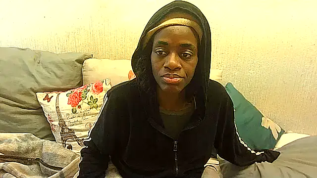 BrunetteNaomi8 online show from 07/05/26, 08:16