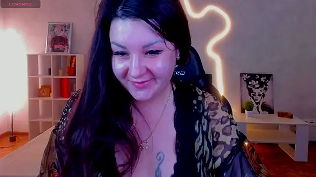 Snapshot of still__her chatting on 11/25/25, 01:38 still her online show from 11/25/25, 01:38