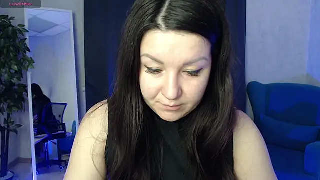 Snapshot of still__her chatting on 12/03/25, 01:24 still her online show from 12/03/25, 01:24