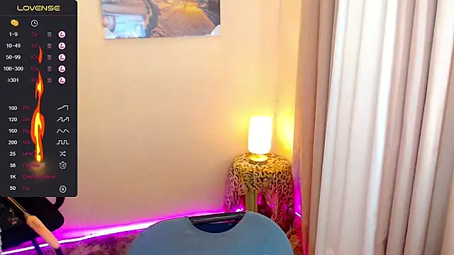 Snapshot of SquirtyLillyx chatting on 12/16/25, 04:28 SquirtyLillyx online show from 12/16/25, 04:28