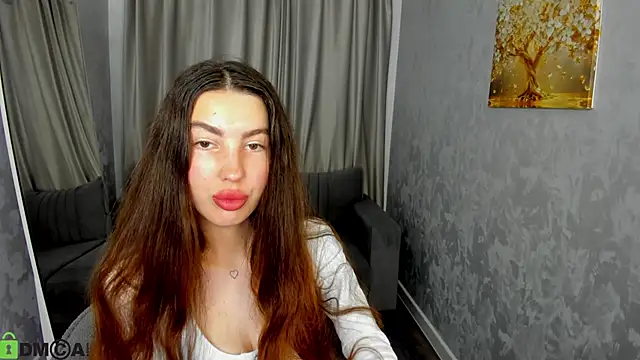 Snapshot of LiraRevery chatting on 12/04/25, 12:42 LiraRevery online show from 12/04/25, 12:42