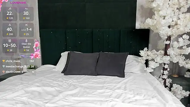 LiraRevery online show from 06/11/26, 02:53