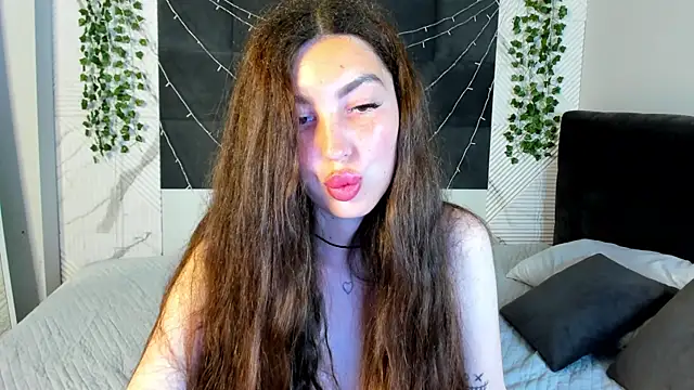 LiraRevery online show from 06/12/26, 11:57