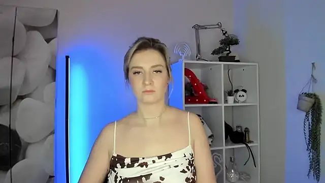 AlisaCam24 online show from 11/20/25, 08:14