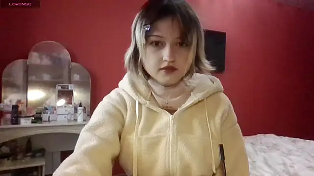 Snapshot of SkylaPorter chatting on 11/27/25, 10:17 SkylaPorter online show from 11/27/25, 10:17