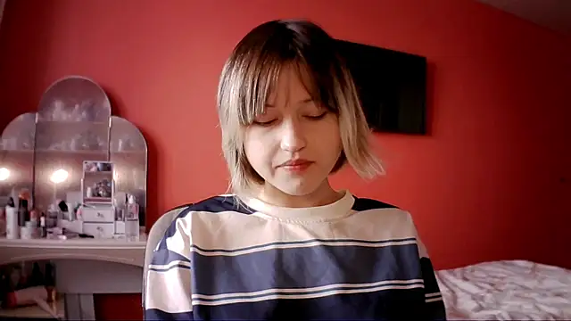 Snapshot of SkylaPorter chatting on 12/15/25, 09:13 SkylaPorter online show from 12/15/25, 09:13