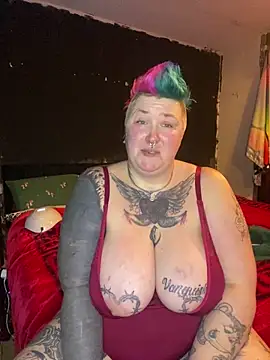 Snapshot of DamagedGoddessX chatting on 11/26/25, 06:20 DamagedGoddessX online show from 11/26/25, 06:20