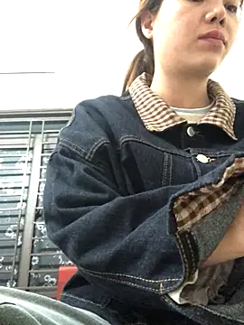 Snapshot of Miumiu95x chatting on 12/14/25, 05:51 Miumiu95x online show from 12/14/25, 05:51