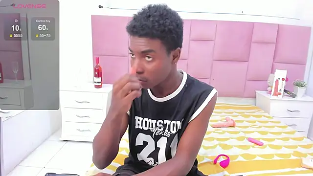 Snapshot of NoahJhonson69 chatting on 12/02/25, 06:58 NoahJhonson69 online show from 12/02/25, 06:58