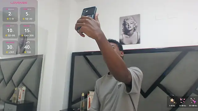 Snapshot of NoahJhonson69 chatting on 12/04/25, 06:49 NoahJhonson69 online show from 12/04/25, 06:49