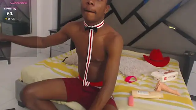 Snapshot of NoahJhonson69 chatting on 12/05/25, 07:10 NoahJhonson69 online show from 12/05/25, 07:10