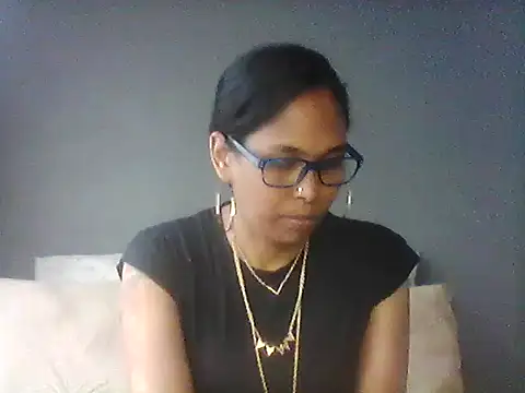 Snapshot of TiaBlaze chatting on 11/27/25, 01:13 TiaBlaze online show from 11/27/25, 01:13
