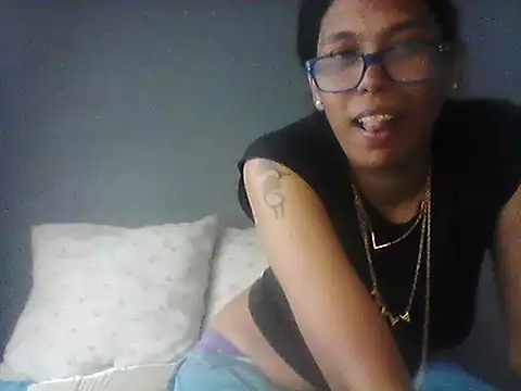 Snapshot of TiaBlaze chatting on 12/04/25, 12:14 TiaBlaze online show from 12/04/25, 12:14