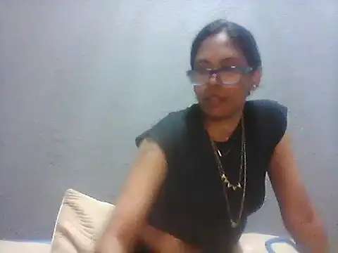 Snapshot of TiaBlaze chatting on 12/14/25, 10:03 TiaBlaze online show from 12/14/25, 10:03