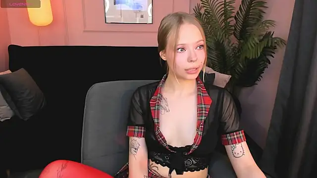 lucy loy online show from 05/17/26, 07:28